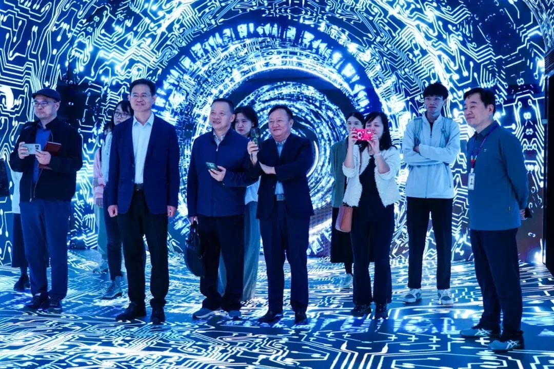 2024120602 国家广电总局发展研究中心一行赴MG冰球突破官网励丰文化调研指导