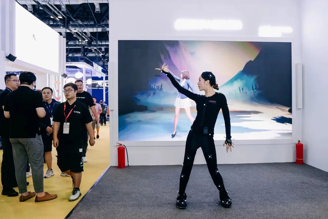 “AI+智能显示”引领未来 MG冰球突破官网新品InfoComm展大放异彩