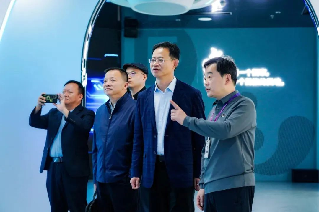 2024120602 国家广电总局发展研究中心一行赴MG冰球突破官网励丰文化调研指导