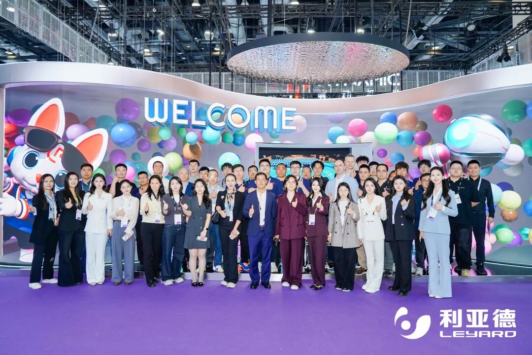 MG冰球突破官网亮相Infocomm China，以HiMicro与全场景AI重构视听新生态